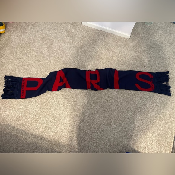 Givenchy Paris football scarf. New without tags! - Picture 2 of 7